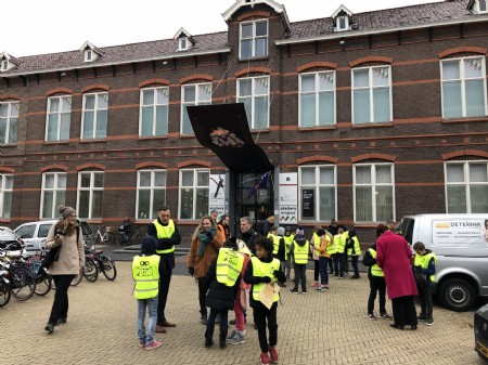 Wethouder Broekhuizen start het spel