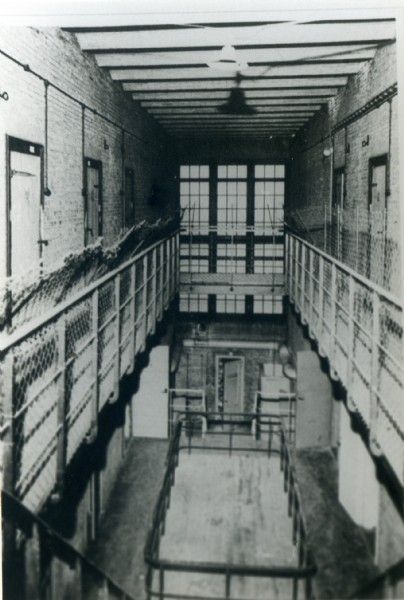 Interieur van de gevangenis achter Crackstate. 