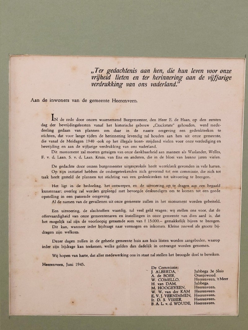 Affiche van de ingestelde commissie voor het oprichten van een gedenkteken met een oproep aan de burgers tot het doneren van geld voor het beeld. Het ontwerp en de uitvoering moet gedaan worden door een begaafd kunstenaar. 